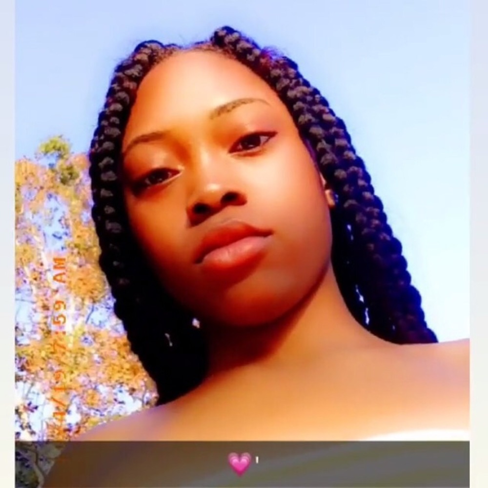 Meet your Posher, Kayla